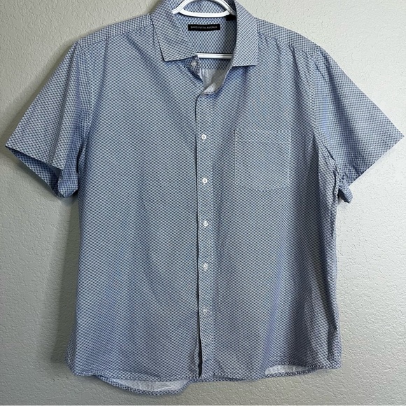 Saks Fifth Avenue Short Sleeve Button Down Men's Blue & White Patterned Shirt XL - Picture 6 of 13